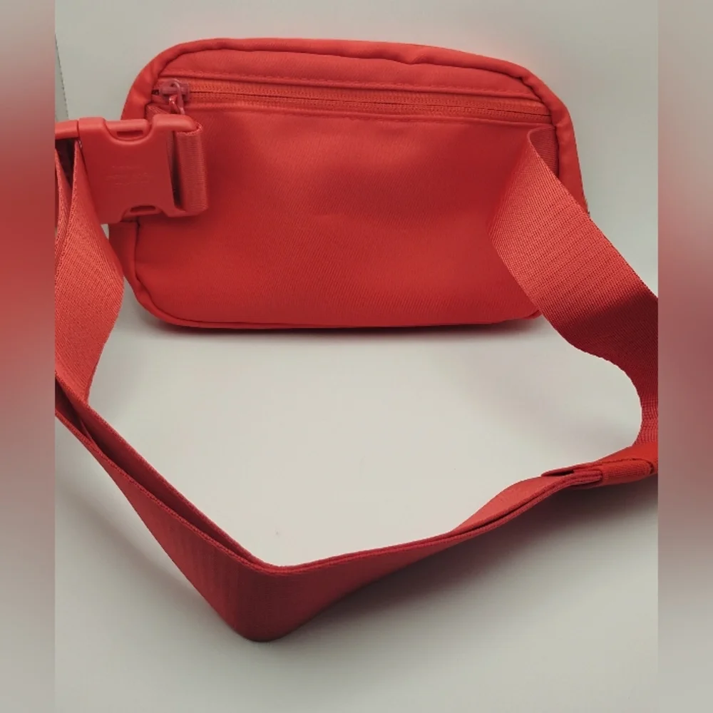 New Lululemon Red Everywhere Belt Bag BNWOT - Picture 2 of 6